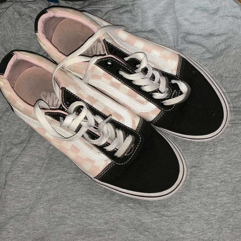 Vans - Picture 1 of 1